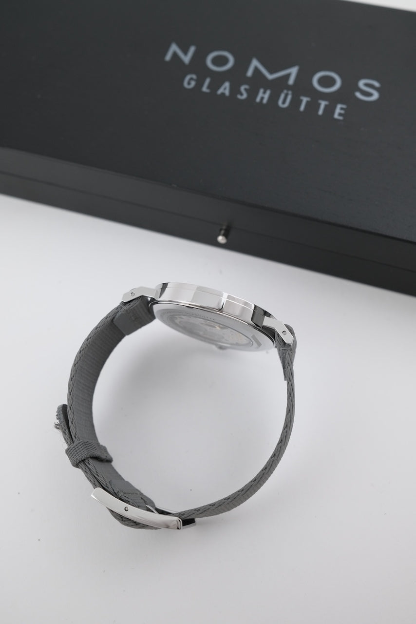 Nomos Tangente 38 Date Circus 179.S1 - Detailed view 7