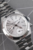 Bild in Galerie-Betrachter laden, Vacheron Constantin Overseas Dual Time 7920V/210A-B333 - Detailansicht 2
