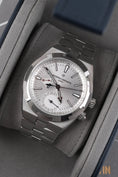 Bild in Galerie-Betrachter laden, Vacheron Constantin Overseas Dual Time 7920V/210A-B333 - Detailansicht 1
