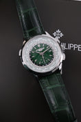 Cargue la imagen en el visor de la galería, Patek Philippe World Time Chronograph 5930P-001 - Detailansicht 4
