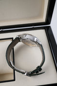 Cargue la imagen en el visor de la galería, Patek Philippe World Time Chronograph 5930P-001 - Detailansicht 7

