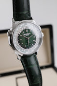 Cargue la imagen en el visor de la galería, Patek Philippe World Time Chronograph 5930P-001 - Detailansicht 3
