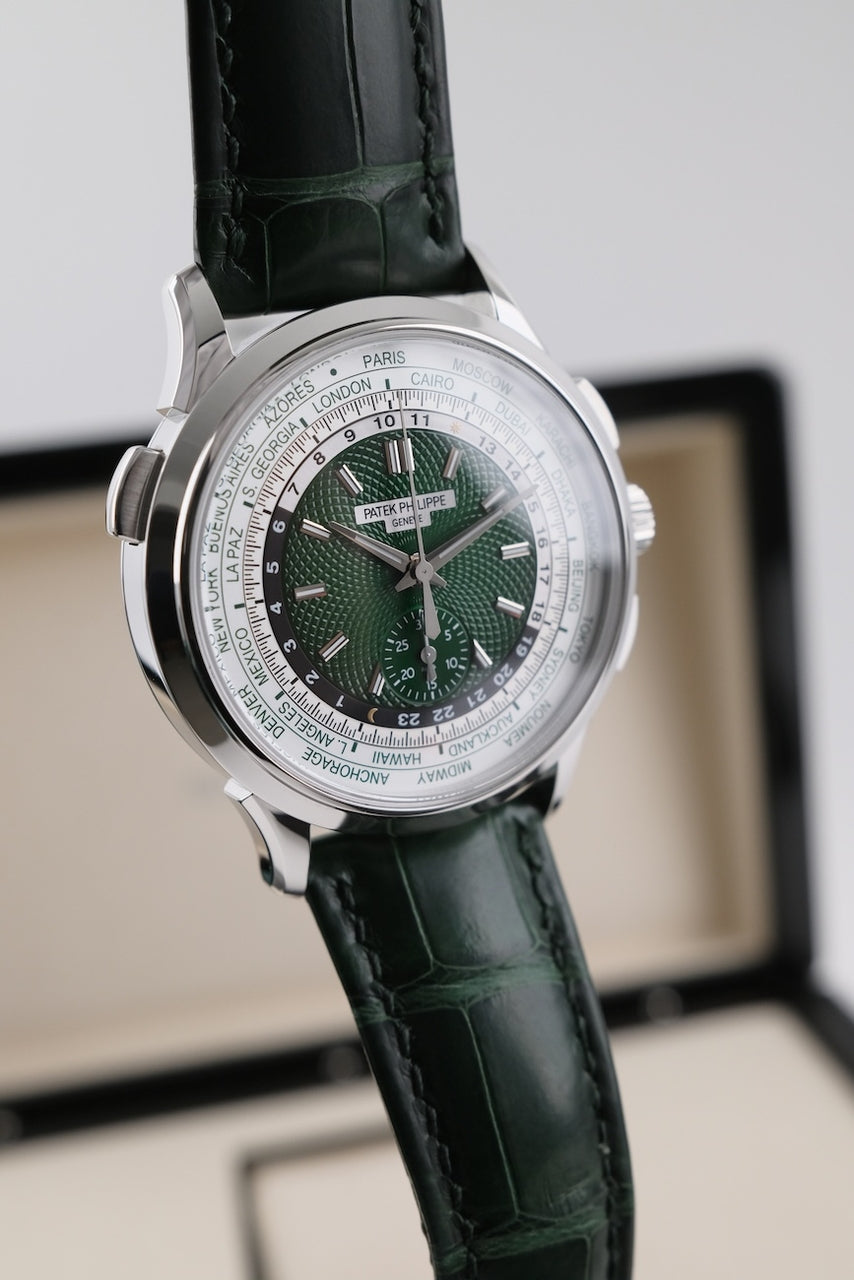 Patek Philippe World Time Chronograph 5930P-001 - Detailansicht 3