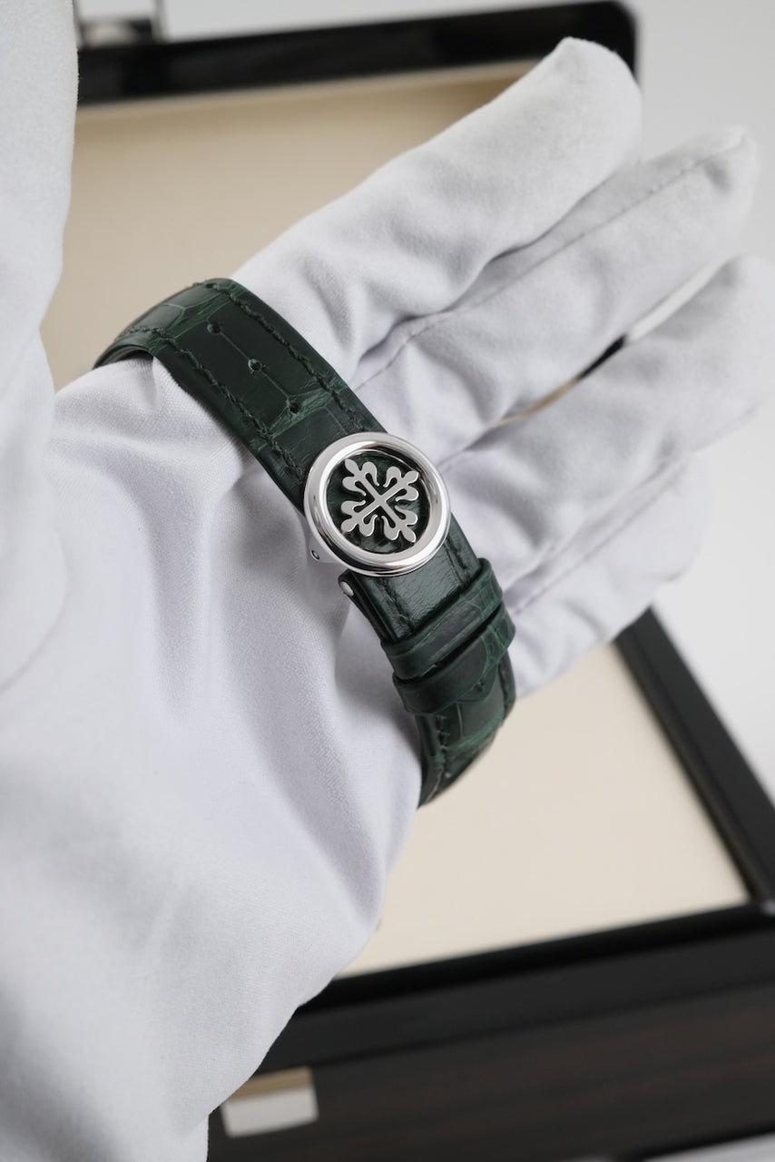 Patek Philippe World Time Chronograph 5930P-001 - Detailansicht 8
