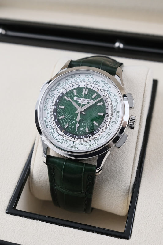 Patek Philippe World Time Chronograph 5930P-001 - Detailansicht 1