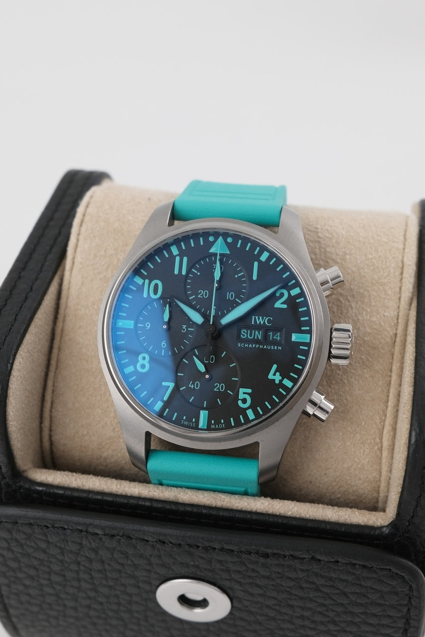 IWC Pilot Chronograph IW388108 - Detailed view 2