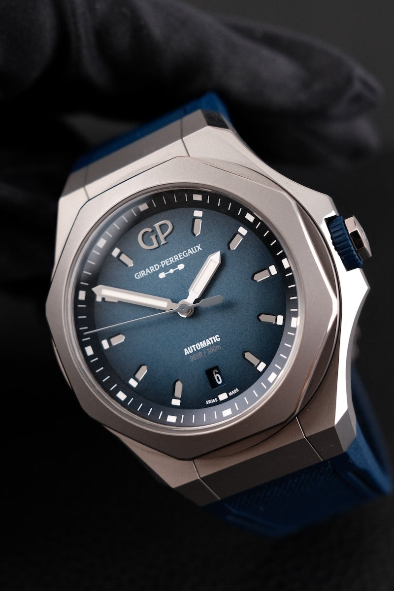 Girard Perregaux Laureato Absolute Ti 230 81070-21-002-FB6A - Detail view 3
