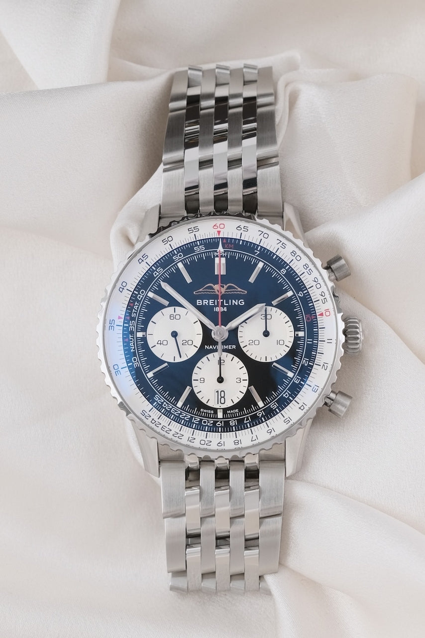 Breitling Navitimer 1 B01 Chronograph 43 ‭AB0138211B1A1 - Detailansicht 2