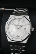 Załaduj obraz do przeglądarki galerii, Audemars Piguet Royal Oak 77350ST.OO.1261ST.01 - Detailansicht 2
