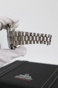 Load image into gallery viewer, Omega Speedmaster Professional Moonwatch 31030425001002 - Detailansicht 8
