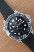 Load image into gallery viewer, Omega Seamaster Diver 300M 21032422001001 - Detailansicht 4
