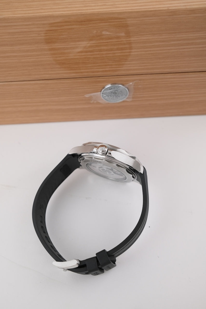 Omega Seamaster Diver 300M 21032422001001 - Detailansicht 7