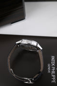 Bild in Galerie-Betrachter laden, Patek Philippe Perpetual Calendar 5236P-001 - Detailansicht 8
