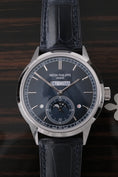 Bild in Galerie-Betrachter laden, Patek Philippe Perpetual Calendar 5236P-001 - Detailansicht 5
