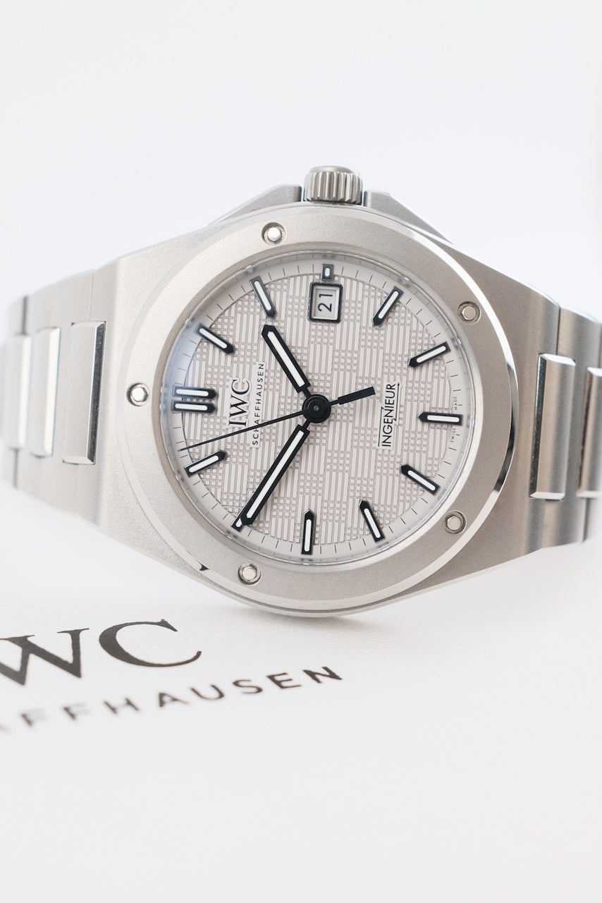 IWC Ingenieur Automatic IW328904 - Detailed view 6