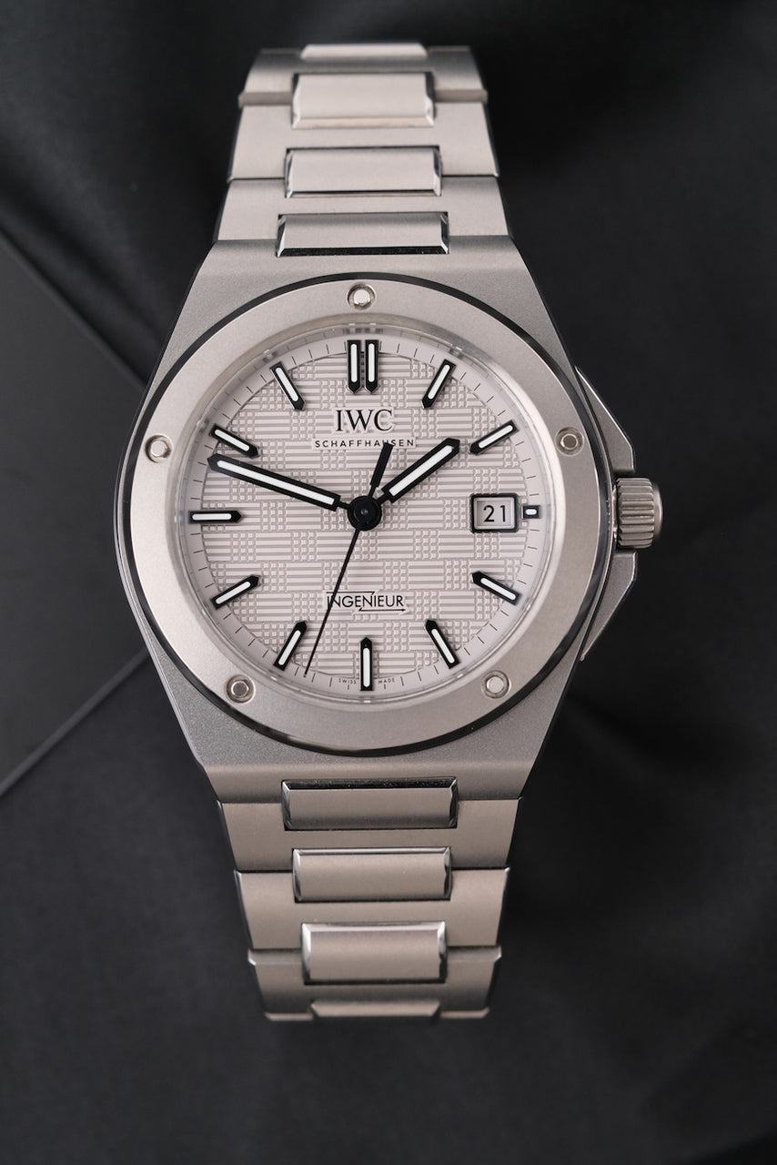 IWC Ingenieur Automatic IW328904 - Detailed view 3