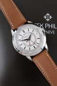 Bild in Galerie-Betrachter laden, Patek Philippe Calatrava 5212A-001 - Thumbnail
