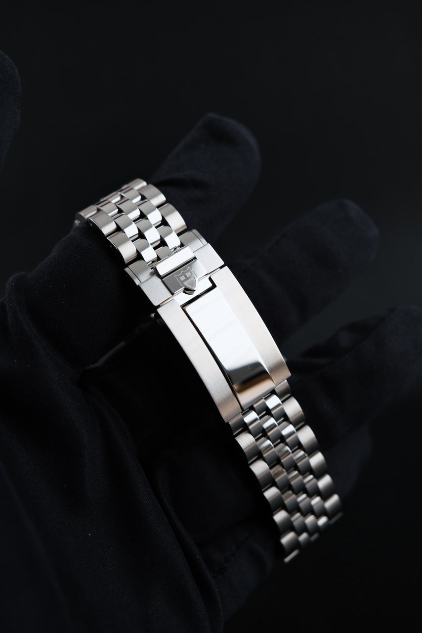 Tudor Black Bay Chronograph 79360N-0024 - Detail view 10