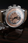 Bild in Galerie-Betrachter laden, Patek Philippe Worldtimer Chrono 5935A-001 - Detailansicht 7
