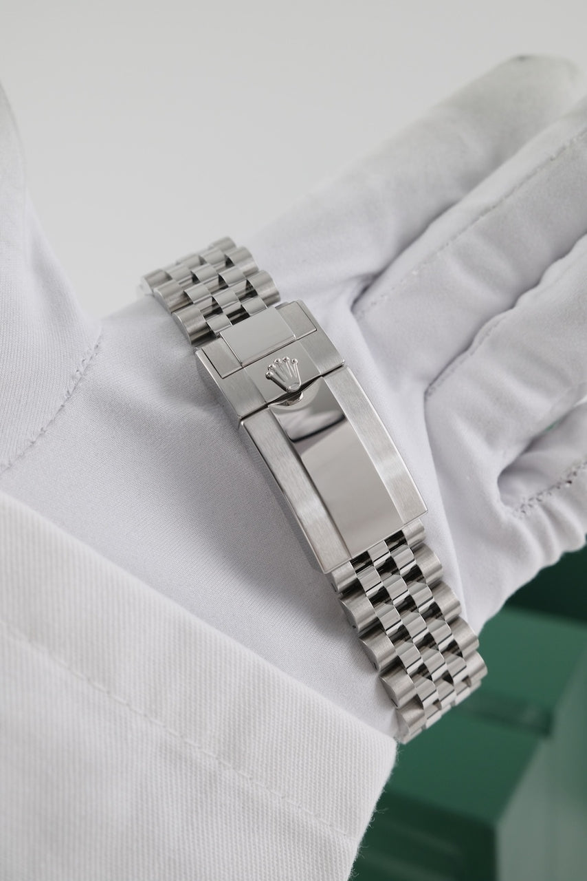 Rolex GMT-Master II 126710GRNR - Detailansicht 8