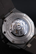 Bild in Galerie-Betrachter laden, Audemars Piguet Royal Oak Offshore Chronograph Titan 264001O.OO.A004CA.01 - Detailansicht 13
