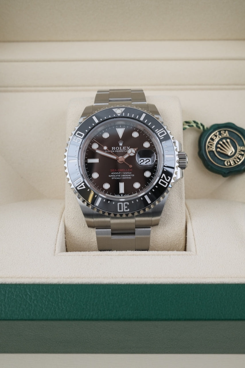 Rolex Sea-Dweller Red 126600 - Detailed view 1