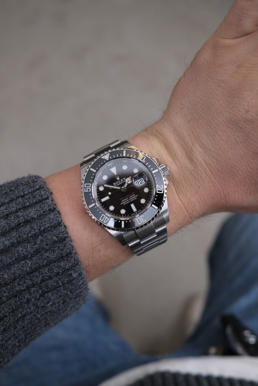 Rolex Sea-Dweller Red 126600 - Detailed view 9