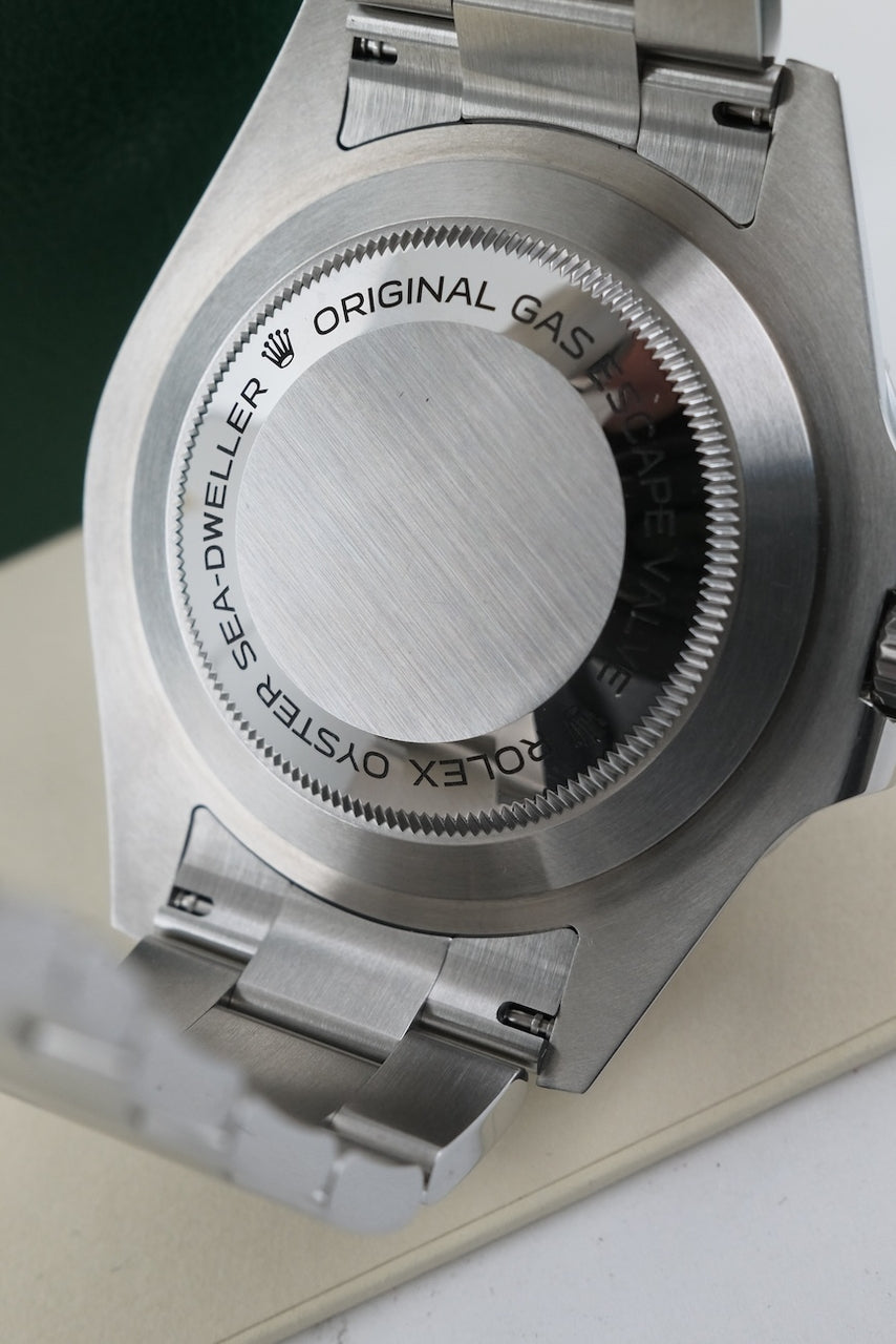 Rolex Sea-Dweller Red 126600 - Detailed view 8