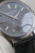 Charger l'image dans la visionneuse de galerie, Patek Philippe Calatrava 6119G-001 - Detailansicht 2
