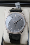 Bild in Galerie-Betrachter laden, Patek Philippe Calatrava 6119G-001 - Detailansicht 2
