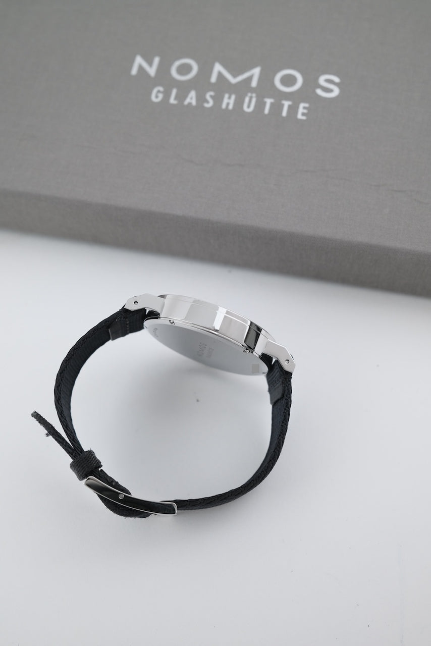 Nomos Ahoi Neomatik 38 Sky 516 - vue détaillée 7