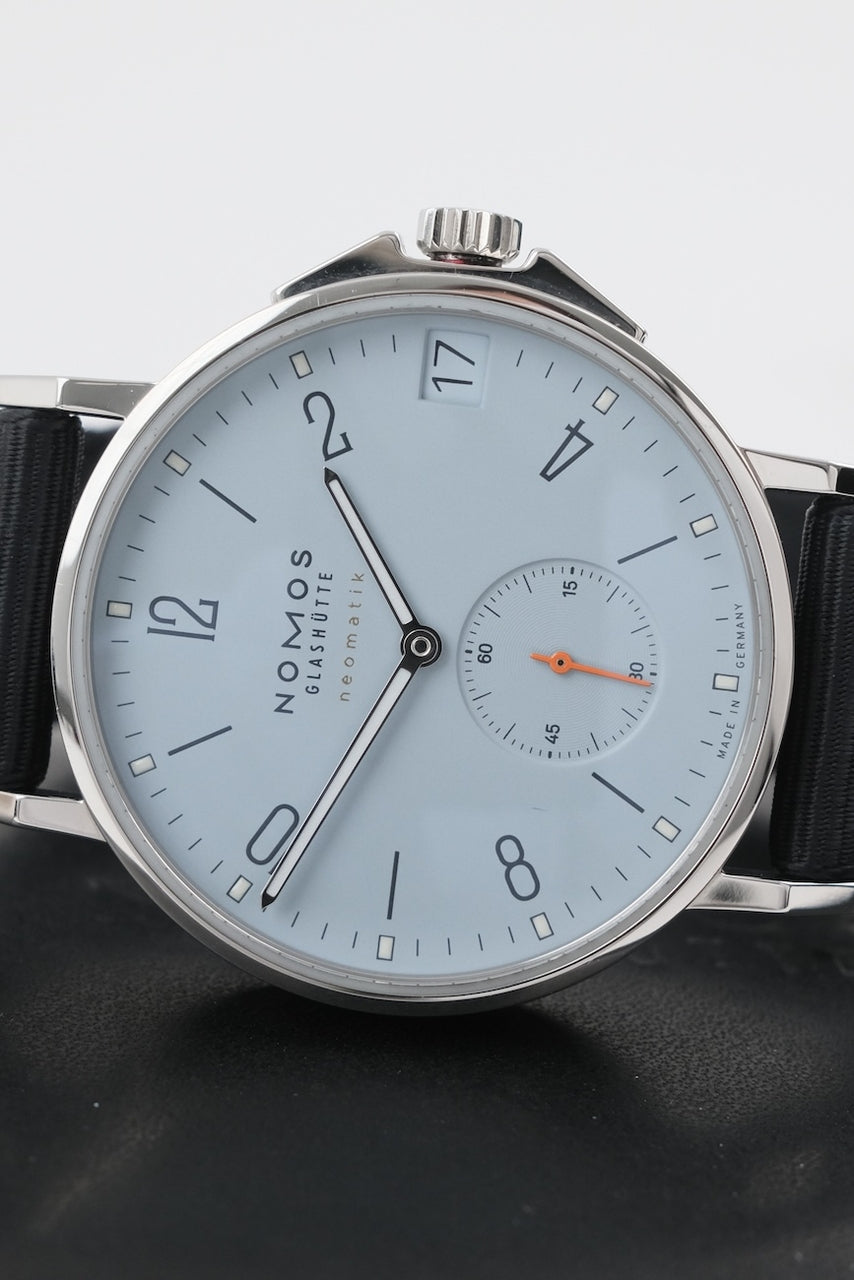 Nomos Ahoi Neomatik 38 Sky 516 - vue détaillée 4